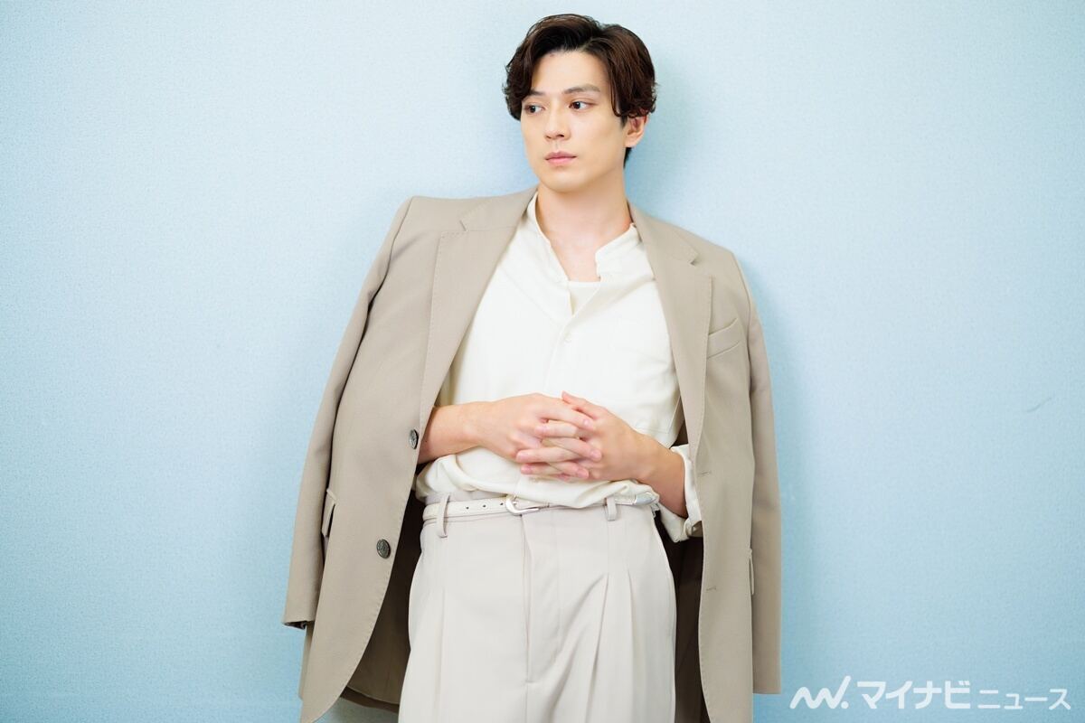 るろうに剣心」新田真剣佑の幼少期演じた注目俳優・荒木飛羽、1st写真集発表 私服カット特別公開 - モデルプレス