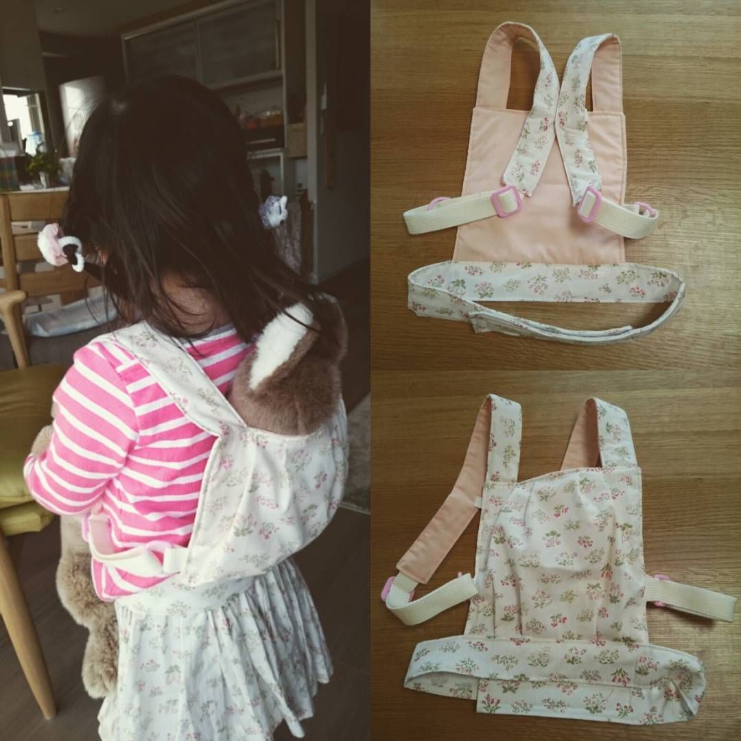 100均素材で！縫わずに作れる！人形用抱っこ紐, 📱✨カテゴリ別や検索はママタスWEBで🤗→ https:www.mamatas.net ,100均でできて、縫わずにできる人形用抱っこ紐の作り方を紹介🐻💖,用意するもの , ・巾着バッグ 約260cm × 330cm ,・クリップ, ・かばんテープ, ・Dカン＆アジャスター, ・布ボンド, ・面ファスナー,手順 ,