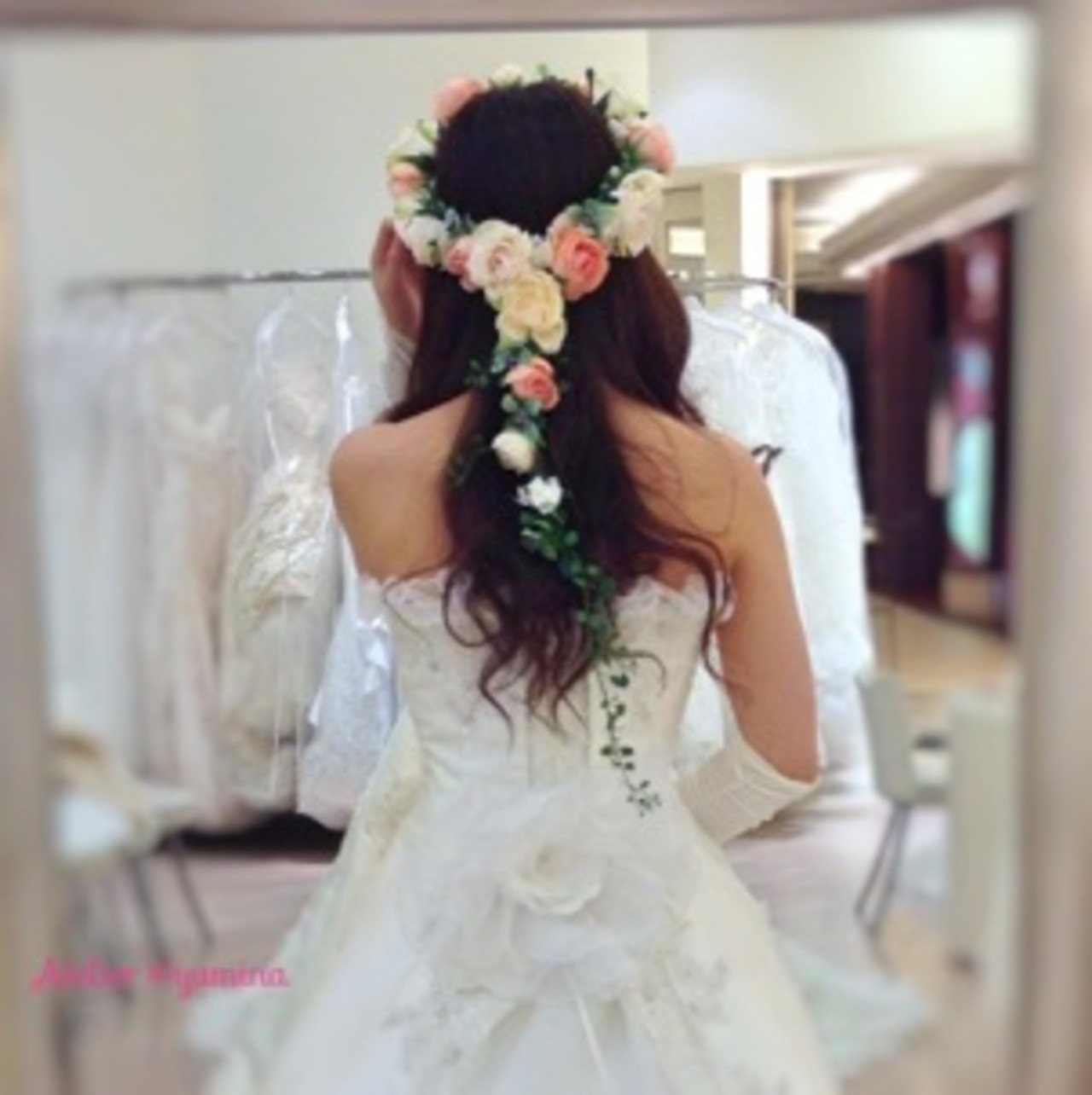 圧倒的人気♡花冠に似合うヘアスタイル15選と購入先まとめ*ウェディングニュース