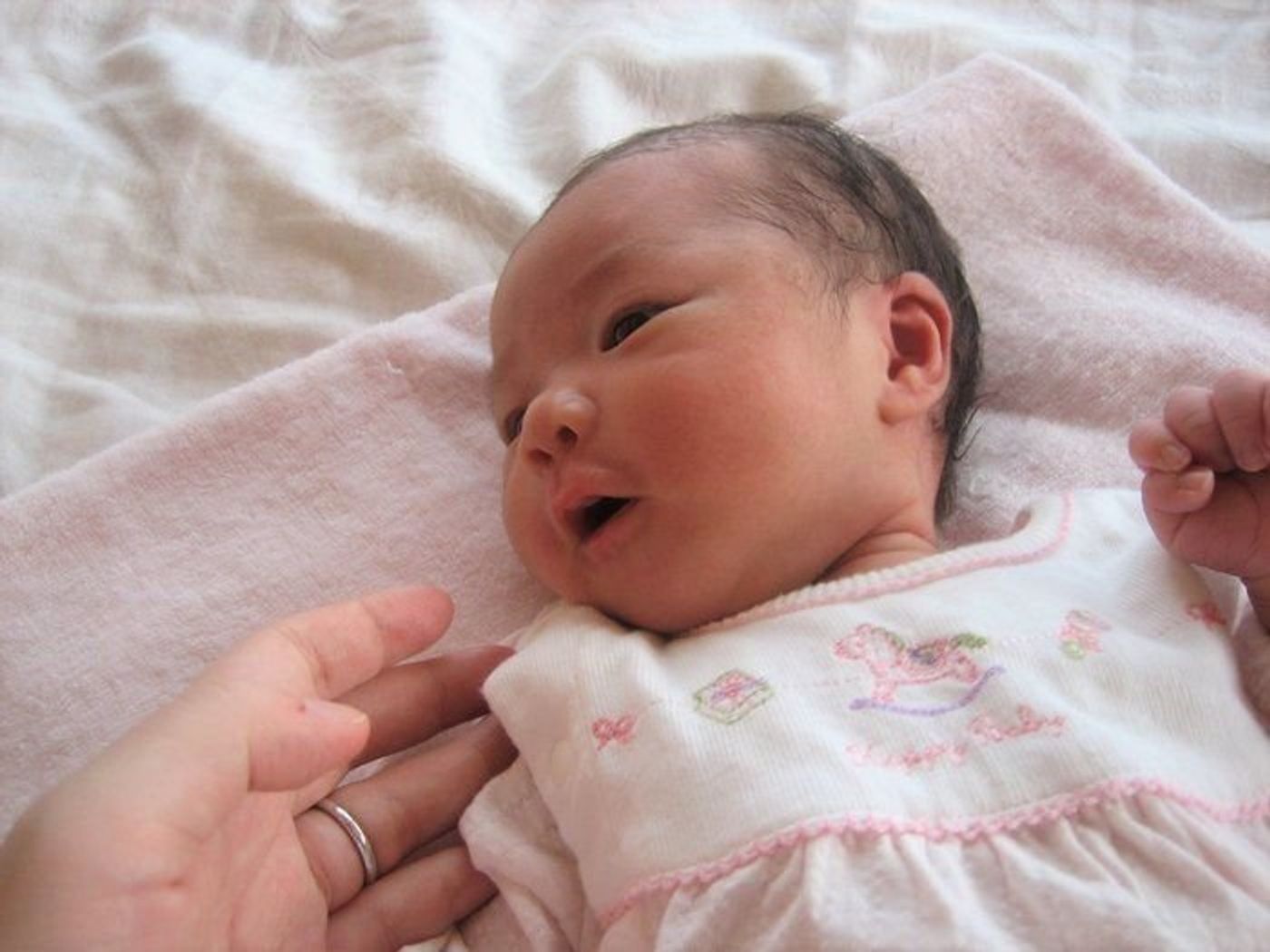 新生児は顔つきが変化する時期！今しかない瞬間を写真に収めようこども写真館スタジオアリス写真スタジオ・フォトスタジオ