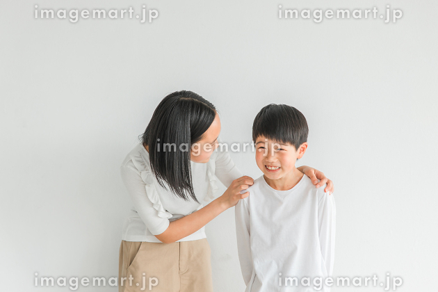 キュンキュン 姉弟喧嘩を叱られた2歳児・4歳児の言動に「はぁ〜かわいい」「おばちゃん花丸あげちゃう」マイナビニュース