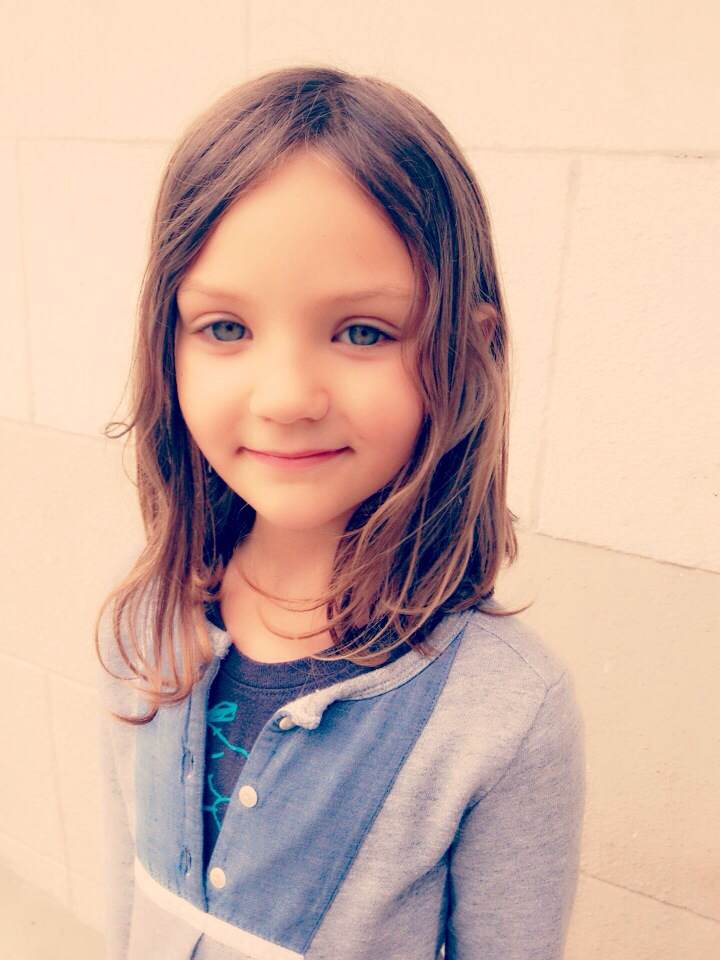 子供 髪型 女の子 前髪短めTikTok