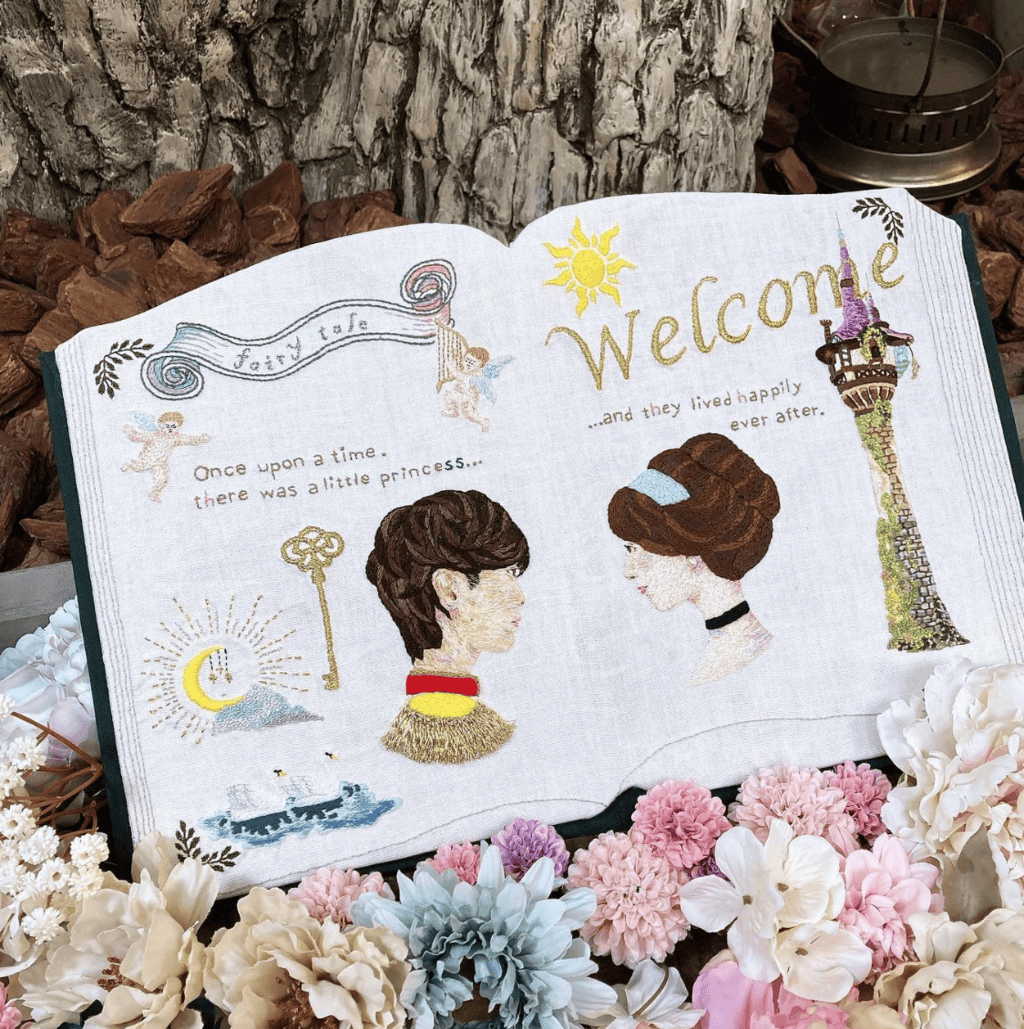 結婚式 ウェルカムスペース ディズニー ウェルカムスペースは 夫婦ともに大好きなディズニー ×モノトーン×ゴールドで揃えました💍❤︎統一感は出したかったのと ごちゃごちゃさせたくなかったので モノトーンにしてよかったな〜！ 結果どのシーンでも合っていたので