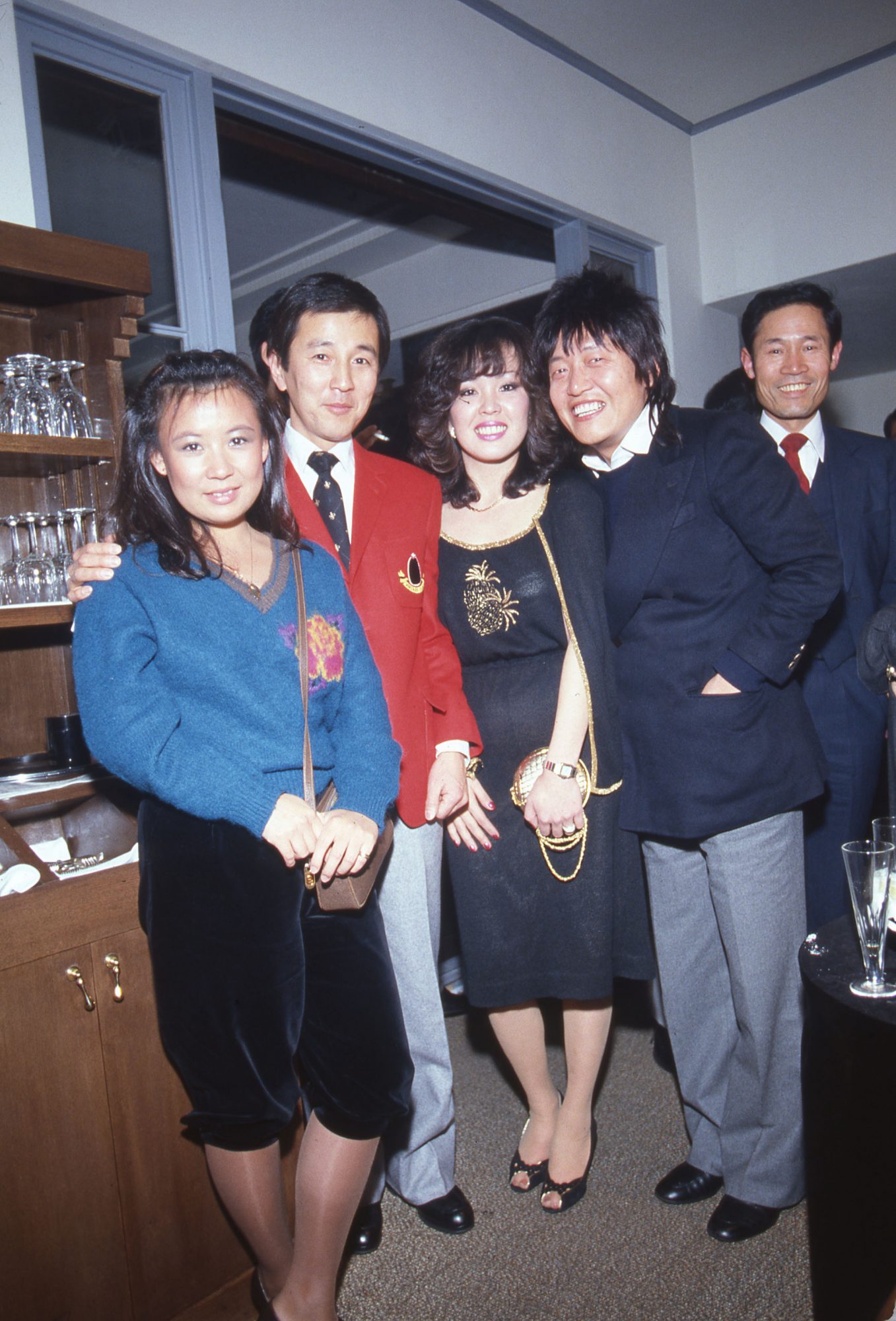 Team Ikuzawaの生沢舞さんがオフィスに遊びにきてくれました！ お父様である日本レーシング界のレジェンドでありアイコンの生沢徹さんがつくったTeamIkuzawaを、舞さんの感性でモダナイズしている感じがすごく今っぽい。これからも新しいコラボが予定されているそう