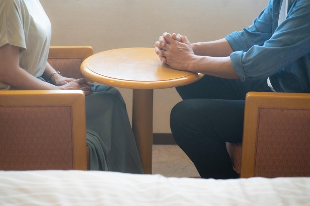 突然、別れようと言われた 彼氏の心理は？別れを回避する方法・NG行動恋愛応援なびあなたの幸せを応援する恋愛応援なび