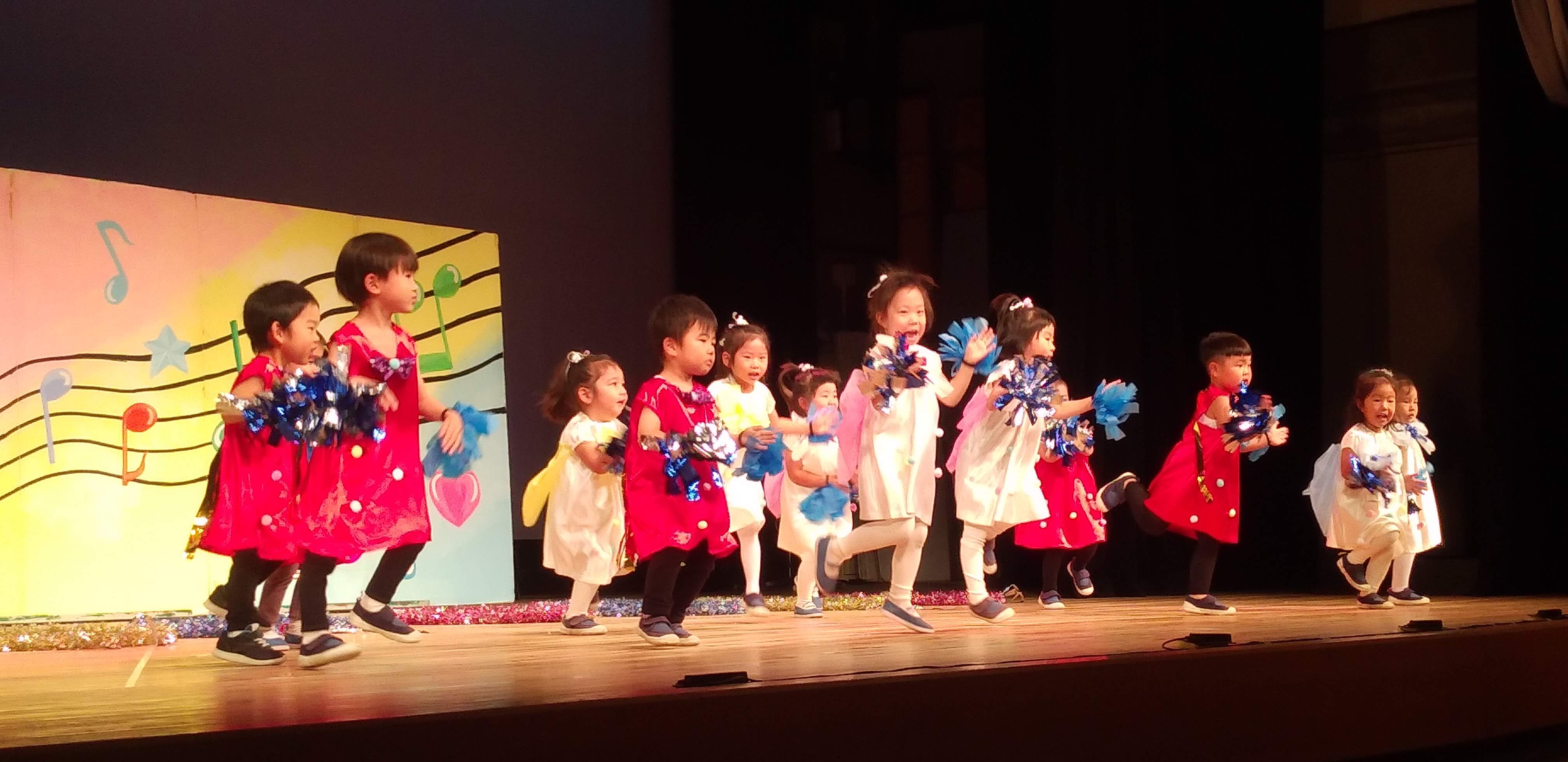 運動会通信⑤ 年少🐵お遊戯 だってかわいいおさるなの💓 - 武庫愛の園幼稚園