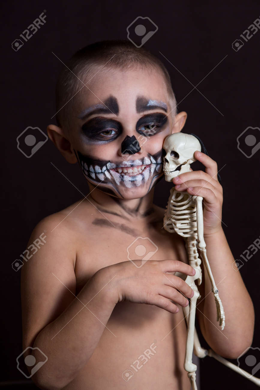 似顔絵です☺息子を描きました☺ 最近子どもたちが、ホラー音ゲー ？ のスプランキというゲームをしたり、動画を見てます☺世界ですごい人気があるゲームなようです🙆でも、ホラーになるとけっこう怖いです😂スプランキスプランキーsprunki似顔絵にがおえに