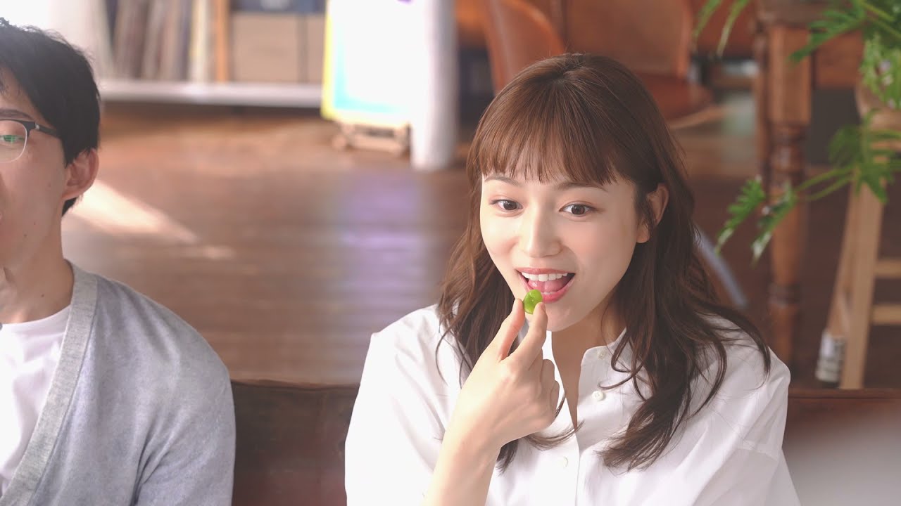 四つん這い何してんの?」川口春奈スカート姿の〝必死〟オフショットが話題「ミツバチみたい」「最高に楽しんでる」：「おっ！」でつながる地元密着のスポーツ応援メディア西スポWEB OTTO