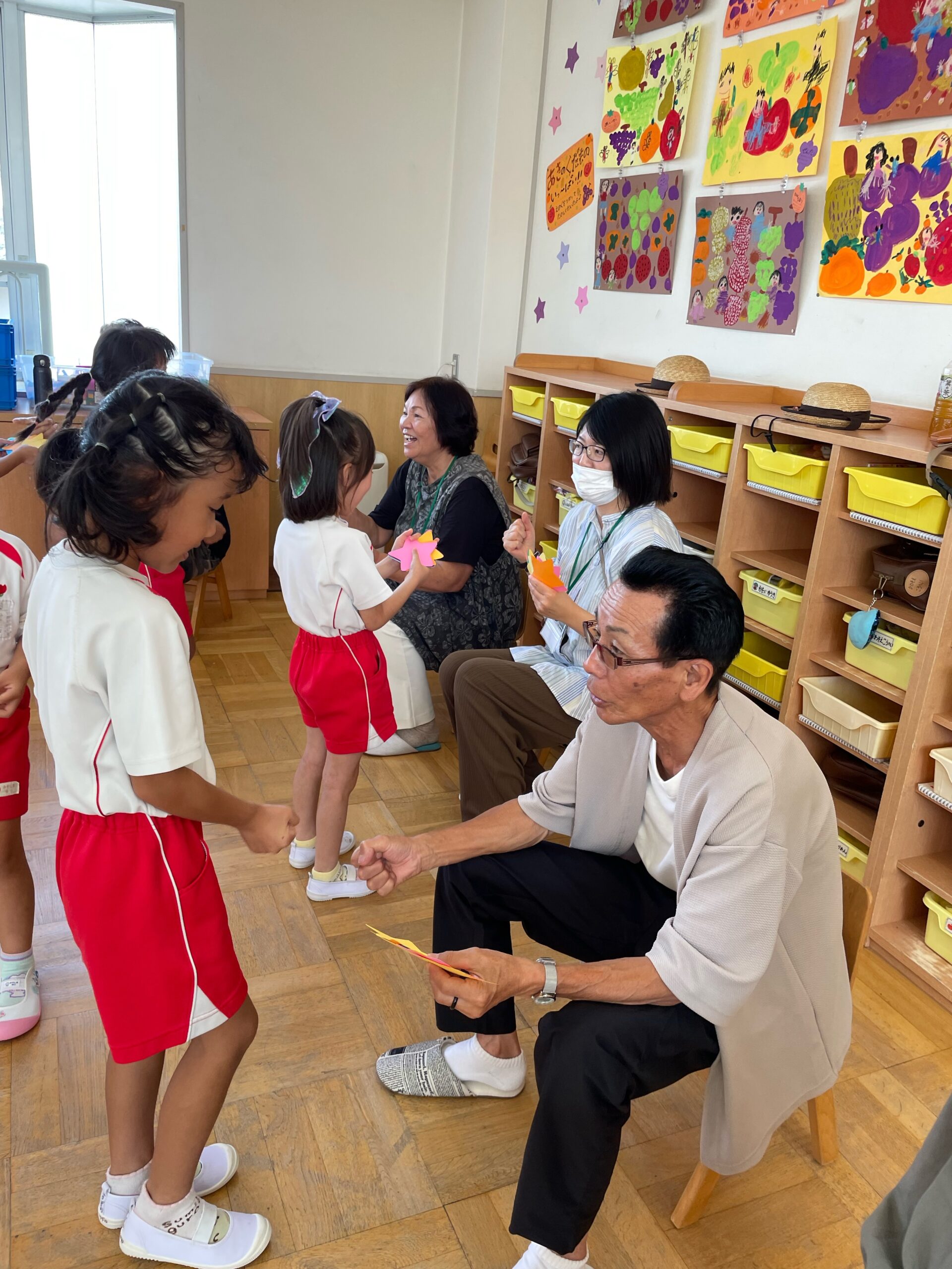 敬老の日に保育園で行える製作やゲーム、プレゼント！アイデアまとめ保育士ワーカ