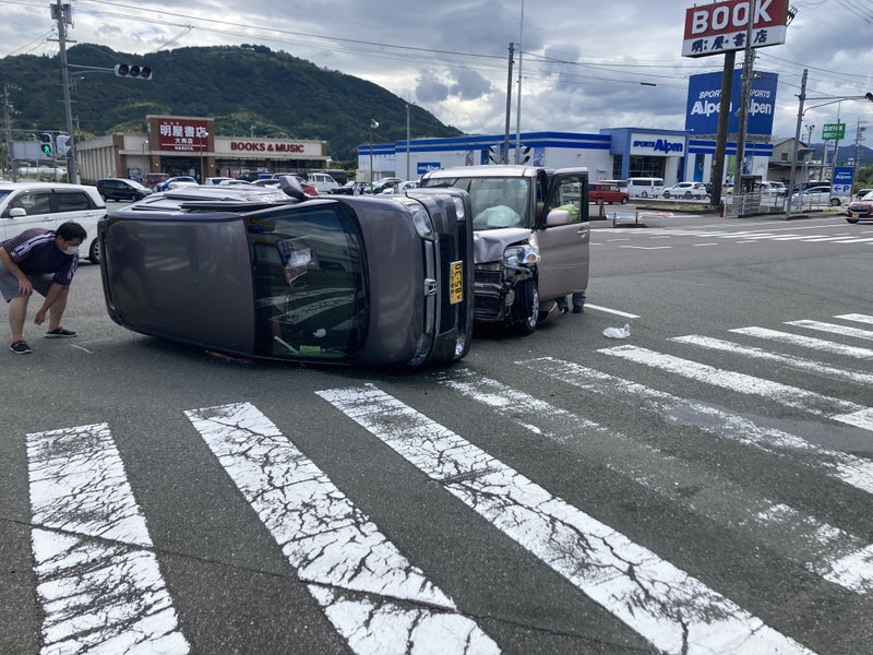 シニアカーとはどんな乗り物？免許など必要？歩道や施設で利用可能かも解説します