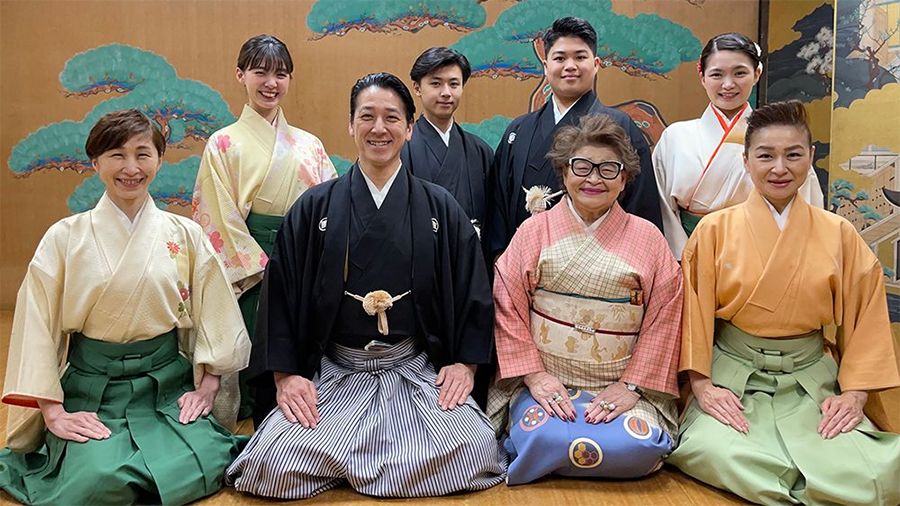 羽野晶紀、１９歳長女の顔出し親子ショットを公開「美しいお嬢様」「すごくキレイ！」「そっくり」 - スポーツ報知