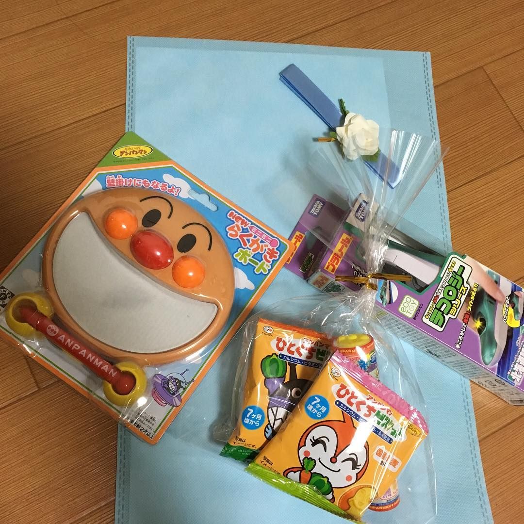 こんなの欲しかった‼️キッズおもてなしセット👦🏻👶🏻﻿ .﻿ .﻿ 自分の結婚式の時、﻿ 親戚や友達のお子さんが来てくれるから﻿ なにか プレゼントや遊ぶもの置かなくちゃと﻿ 色々探すの苦労したよねー🤣﻿ ﻿ 今みたいに自分が子供いたら﻿ ある程度予測つくけど﻿ それでも
