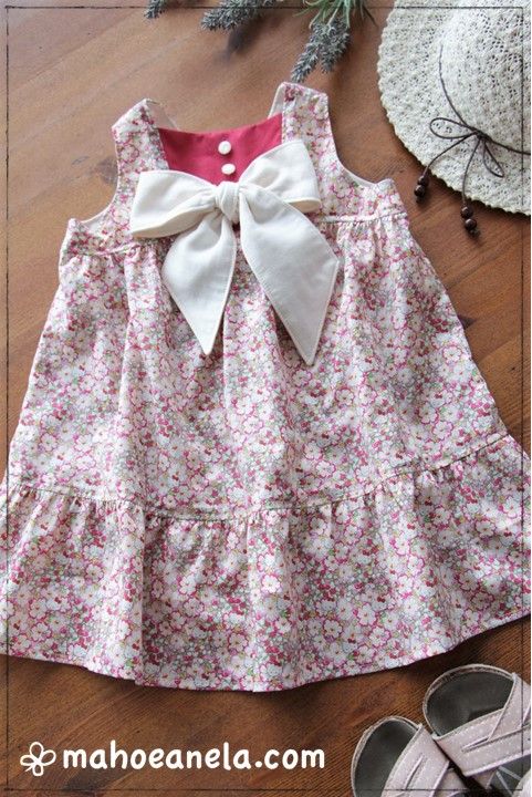 むすめふくハンドメイド記録 ・ 7歳のお誕生日を迎えた娘に 手作りしたお洋服✳︎𓂃𓆸 前postの続きです𓂃 ・ ・ ・エプロンワンピースハンドメイドリネン服 リネン子ども服 リバティ フェリシテ checkandstripe リバティ子供服 娘コーデ 女の子服 こどもふく