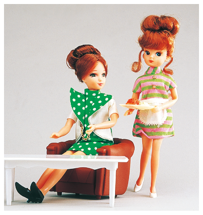 初代リカちゃん １９６７―71当時流行したミリタリールックで登場。「ミニスカート」ブームが到来した - リカちゃん人気今も 流行に合わせ半世紀 -写真・画像 2 5西日本新聞me