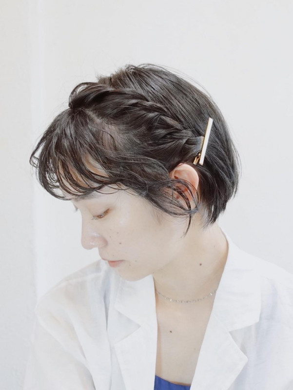 ショートヘアの結婚式・パーティヘアアレンジ アメピンでとめるだけで今ドキが作れる！？