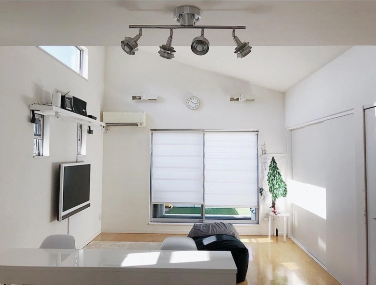 家族ミニマリストの習慣 モノを溜める代わりに貯めてるもの、 モノを溜めないために気をつけていること。 ✳︎✳︎✳︎✳︎✳︎✳︎✳︎✳︎✳︎✳︎▶︎家計管理術や節約生活、5人家族で56m2賃貸アパートに暮らす整理収納術など 暮らしのアイデアを発信しています