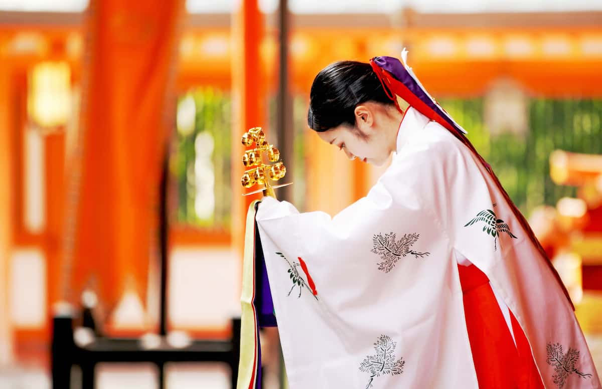 ⛩ 京都ゑびす神社「十日ゑびす」巫女神楽 EbisuJinja KYOTO「京都の四季のお祭りとイベント」京都旅行ドットコム