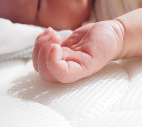 足の指にみられ白いカサカサ野田市 小児科 千葉県 こどもの花粉症 こどもの漢方 喘息 アトピー性皮膚炎 アレルギー 結節性痒疹たんぽぽこどもクリニック