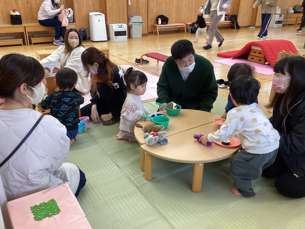 ツルツル春雨あそび☺️ 1歳児🐬- くじら小規模保育園