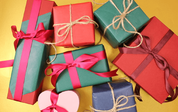 彼氏の誕生日に仕掛けるサプライズ案！家に車内に シーン別で徹底紹介mangifts by memoco