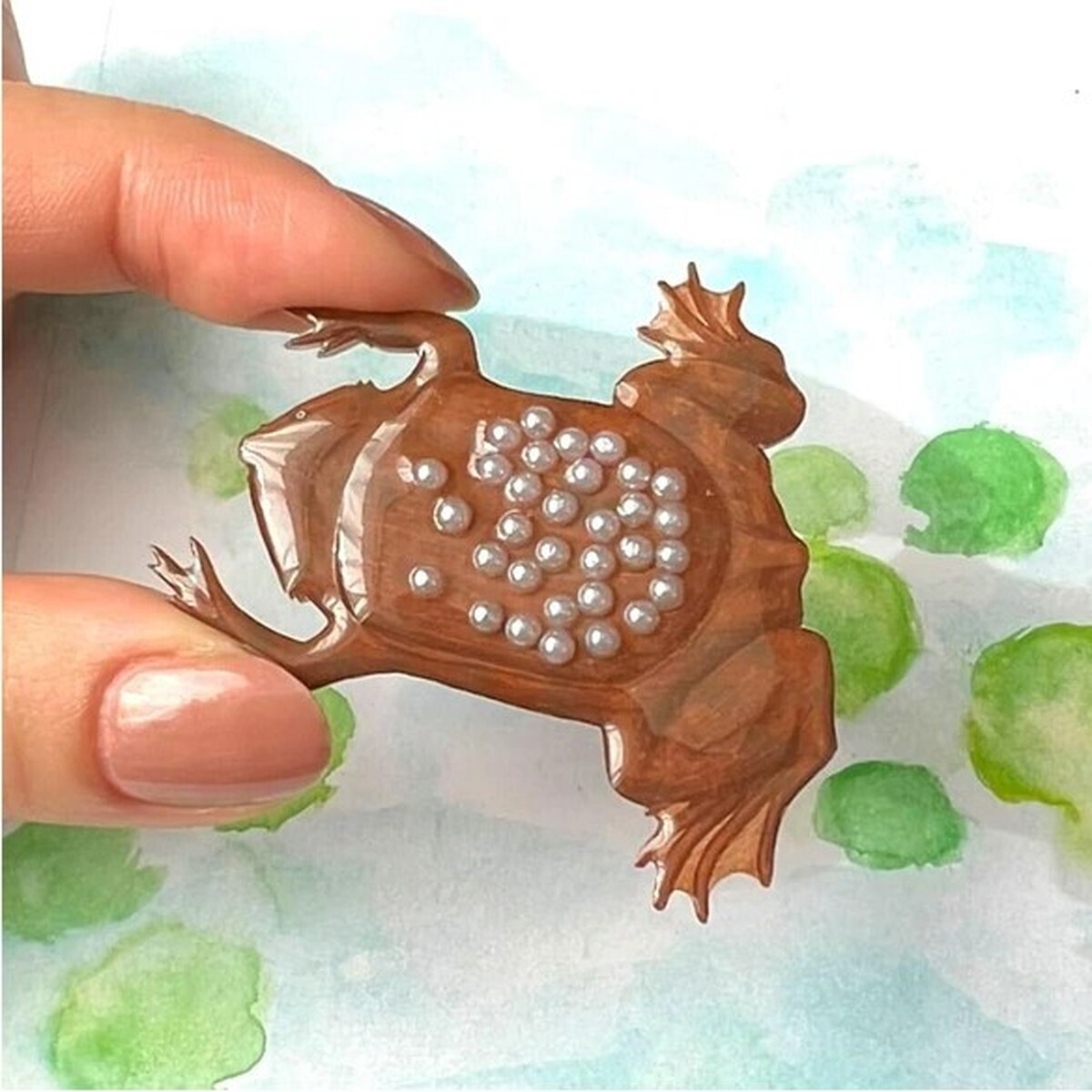 dapipa MobileBagこどもを大切に育てるコモリガエルをモチーフにした遊び心いっぱいのポシェットiPhoneケース♪ -isuta イスタ-私の“好き”にウソをつかない