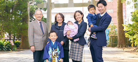 お宮参り 祖母の服装マナー＆お手本コーデ人気のレンタルスーツも - IKINAイキナ