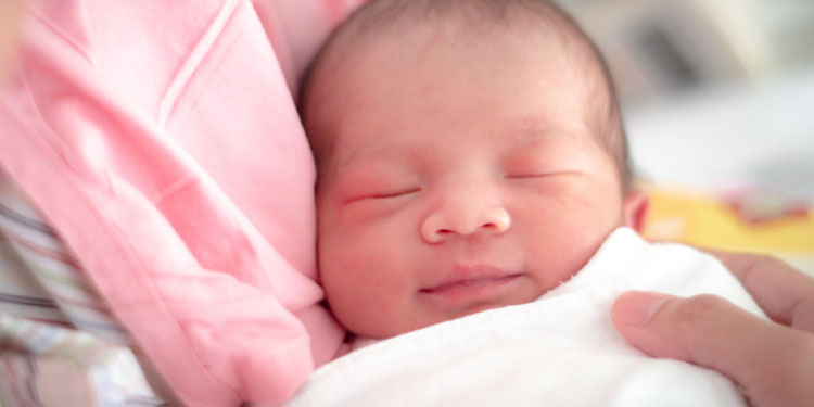 新生児はいつから笑うの？笑う理由や笑わせるコツも解説こども写真館スタジオアリス写真スタジオ・フォトスタジオ