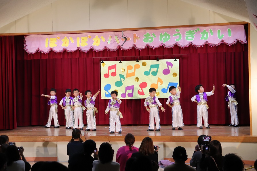 楽天市場 ダンス衣装 キッズ へそ出し トップス キラキラ スパンコール 女の子 男の子 キッズダンス衣装 セットアップ スカート ノースリーブパンツ チュールスカート ヒップホップ 子供 チアダンス チア 韓国 hiphop 発表会 ジャズダンス 団体服 : クロスザリバ