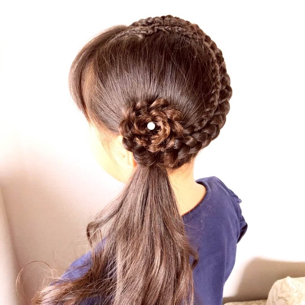 写真映え卒園式ヘア♡ ⁡ 他の投稿はこちら @rie_kidshair_ ⁡ これから卒園、入学のお子さまも 多いのではないでしょうか❤️我が家も卒園なので やることがいっぱい🥹✨ ヘアアレンジどうしようかなと 考えてるママにオススメな 前から見ても可愛く 写真映えもするハーフ