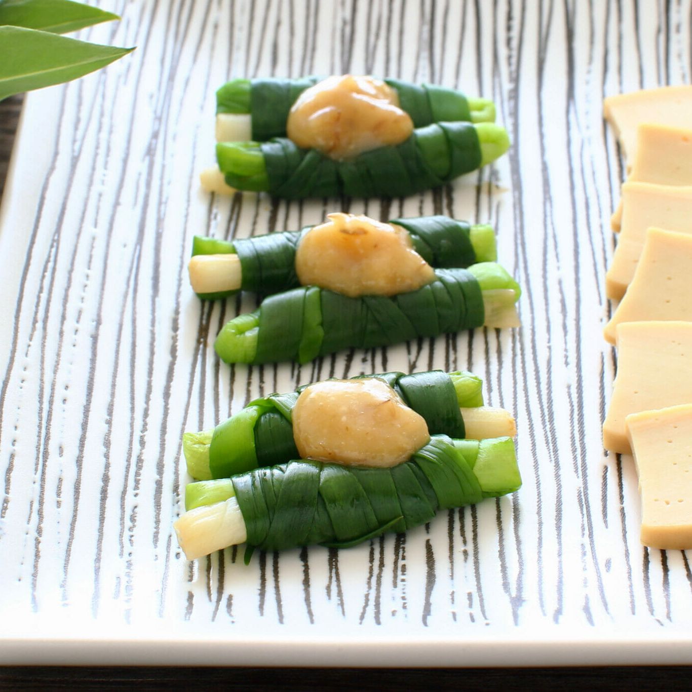 一文字ぐるぐる🌀 熊本の郷土料理で、小ネギをクルクル巻いたものを酢味噌をつけて食べます✨️ねぎネギネギ大量消費酢味噌からし酢味噌おつまみ1文字ぐるぐる一文字ぐるぐるネギのぐるぐる薬味ネギ大好きyakumi_negi