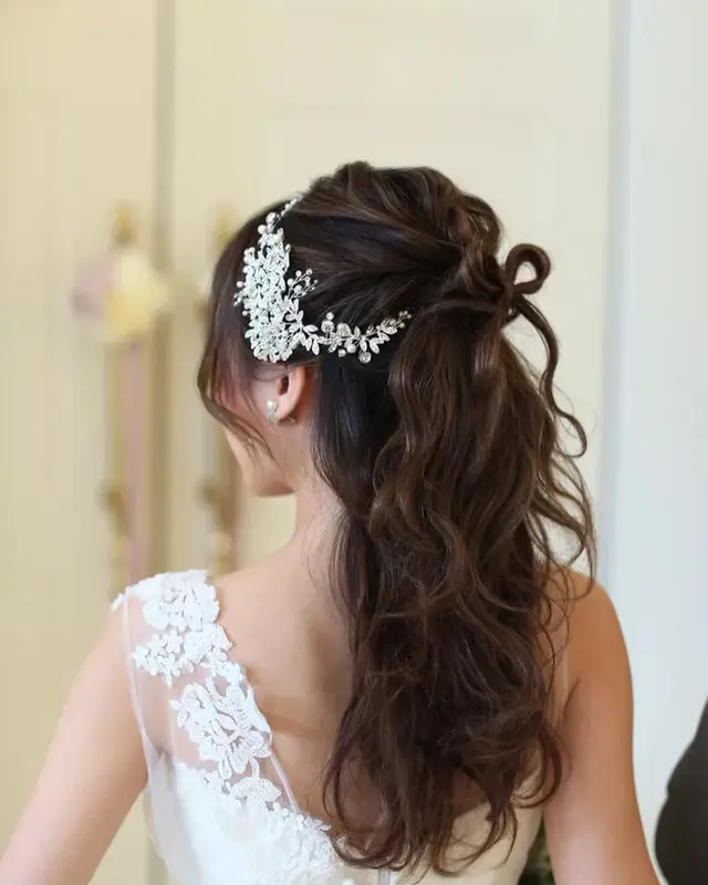 花嫁の髪型 ハーフアップ 編み込み・花冠・生花などアレンジ画像12選