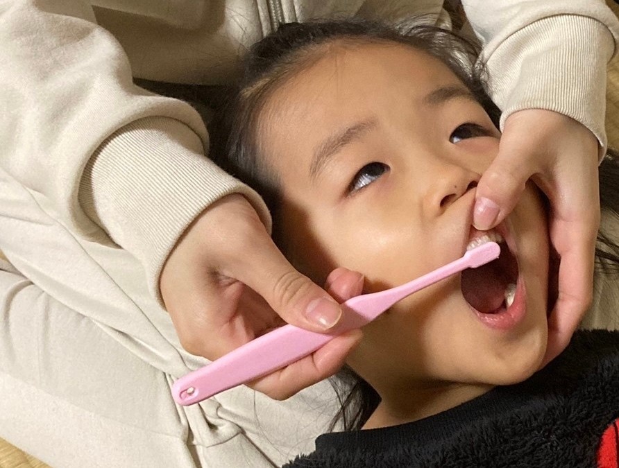 子どもの歯磨き動画 〜１歳から２歳の仕上げ磨き〜教えて！めばえちゃん 子供の歯の応援室