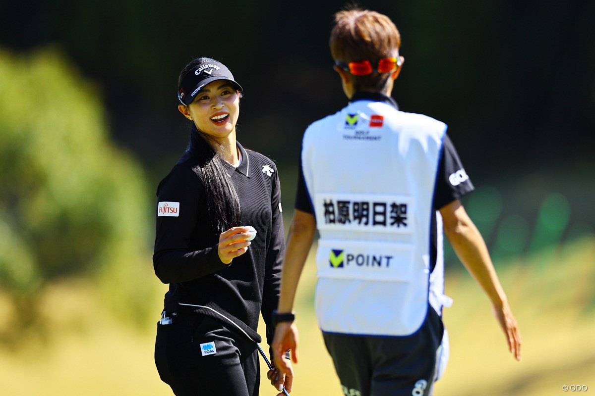 モデルやん」「美人！」女子プロゴルファーの柏原明日架が花に囲まれ笑顔の決め顔ショットファン「お花似合いますね」「かわいすぎ」：「おっ！」でつながる地元密着のスポーツ応援メディア 西スポWEB OTTO