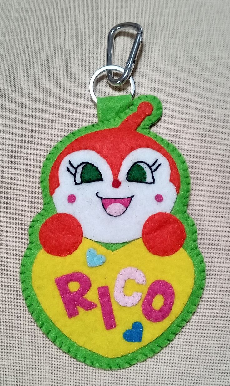 お名前入り♫ フェルトの王冠パッチンピン