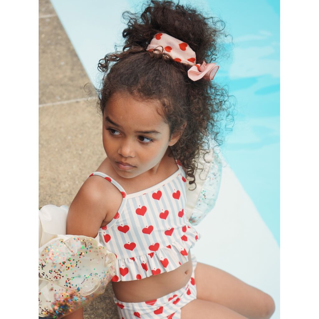 簡単 プールでの子どもの髪型は「帽子を被りやすいアレンジ」に！ボブ・ミディアム向けもkosodate LIFE 子育てライフ