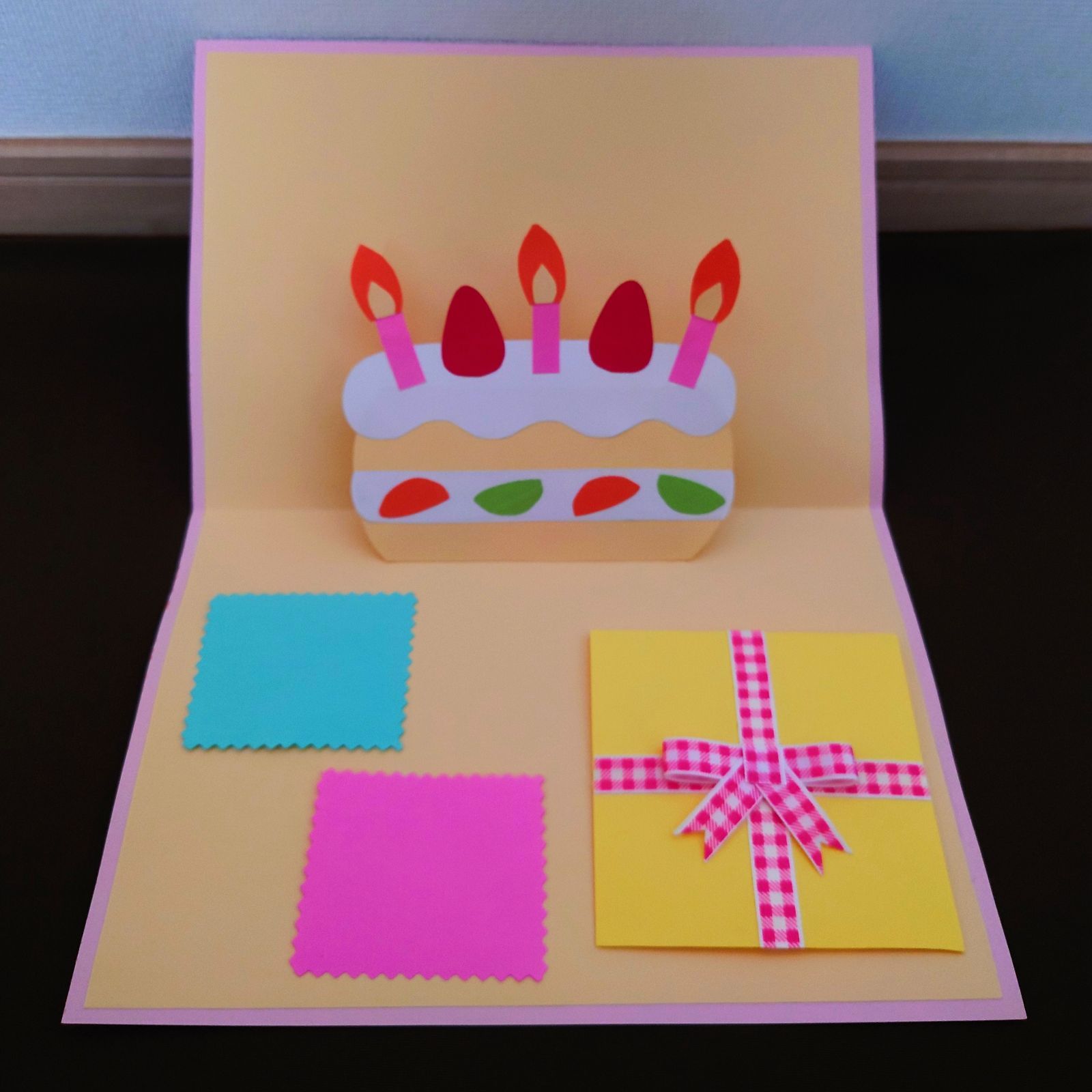 手作りのバースデーカードでお祝いしよう