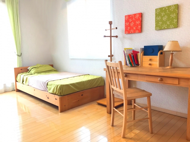 子供と一緒の寝室のレイアウト！洋室〜和室まで狭い空間をおしゃれにするコツとは