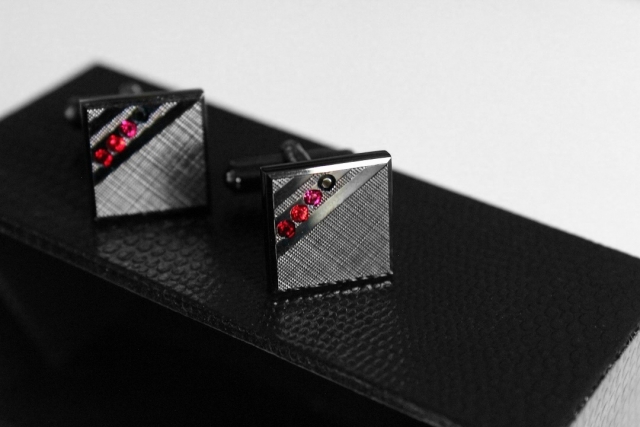 結婚式でカフスボタンは必要？種類や正しい付け方、注意すべきマナーについて紹介結婚ラジオ結婚スタイルマガジン