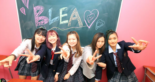 age⤴⤴✩⡱ まだ投稿してなかった4人でのいつかのハロウィンにやった平成ギャル✌︎ ハロウィンコスプレハロウィン平成 ギャルギャルメイク制服コーデjkブランドjk制服コスプレheysayjumpルーズソックスガラケー制服ハロウィン安室