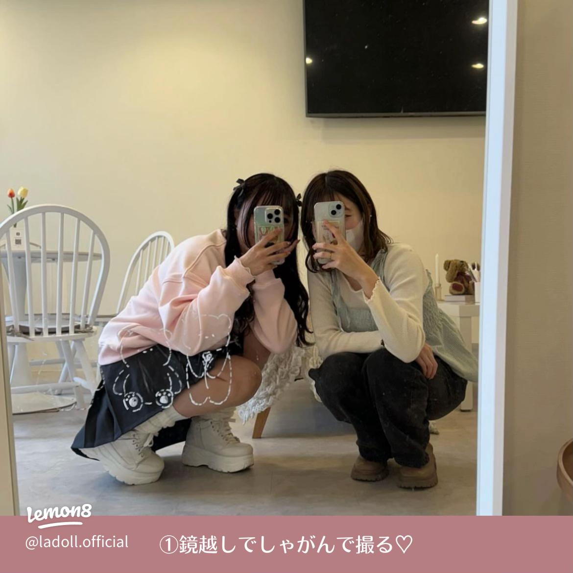 映えるポーズを描こう！ 二人で自撮りしているキャラクターイラストの描き方いちあっぷ