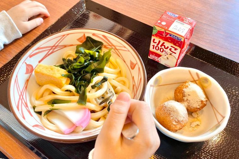 子連れ外食チェーンおすすめ。子どもが喜ぶ仕掛け満載の飲食店2025