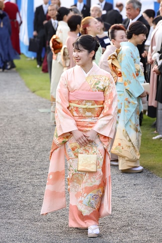 雑誌 定期購読の予約はFujisan 雑誌内検索： 園遊会が美しいキモノの2015年08月20日発売号で見つかりました