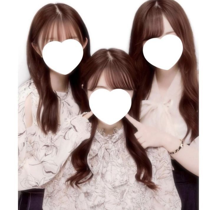 久しぶりに撮ったプリクラwプリ機に指示されたポーズw落書きもおもろくて3人ずっと爆笑してたよw