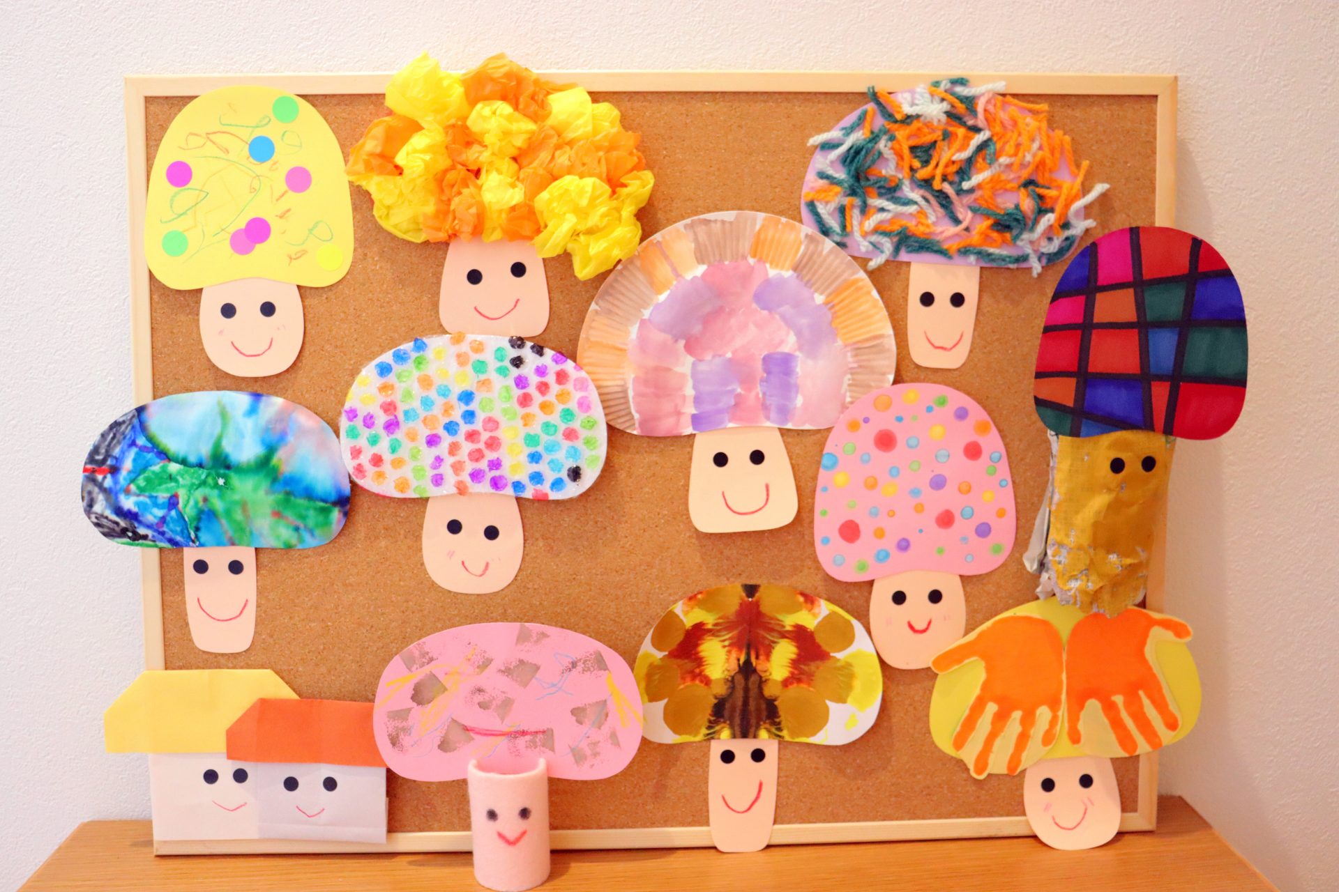 1歳児秋の製作🍁: 子どもができるどんぐりの帽子作り