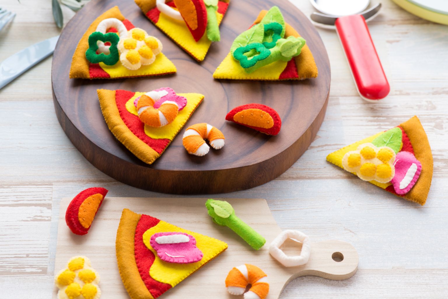 フェルトで手作り！「ボタンつなぎおもちゃ」の作り方・コツを紹介しますヒナスイッチ