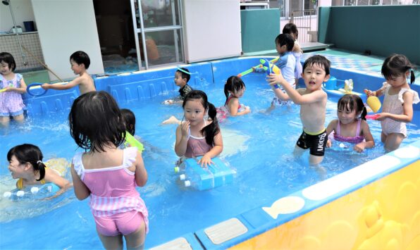 かめのもり幼稚園ー今日の子どもたち 平成25年度» ７月９日 プール保育 他