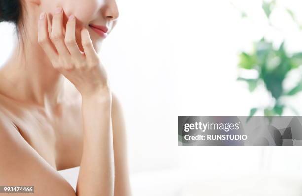 頬に手を触れる女性1 - No: 449655写真素材なら「写真AC」無料 フリー ダウンロードOK