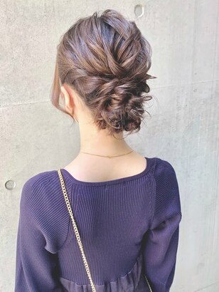 シニヨン×ティアラの花嫁ヘアアレンジ10選♡王道からトレンドまで 今週のスタスナ omotte magazine fromANNIVERSAIRE記念日にまつわるマガジン