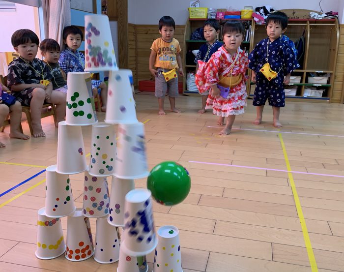 夏祭り🌻 縁日の様子です😆 ・ ゲームコーナー、製作コーナー、くじ引き、水ヨーヨーなど、家族で楽しむ姿がたくさん見れました✨園児たちの浴衣姿もとっても可愛かったです☺️夏祭りゲーム製作くじ引き水ヨーヨーこども園幼稚園保育園多賀城仙台