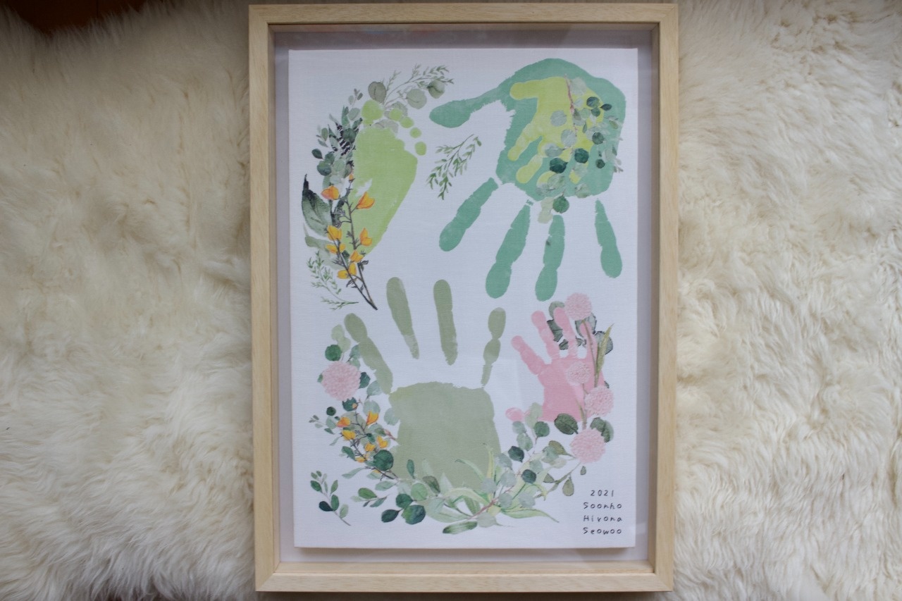 木の手形アートのおすすめ4選！赤ちゃんや家族みんなの手で思い出のアイテムをとくべつをつくるジャーナル